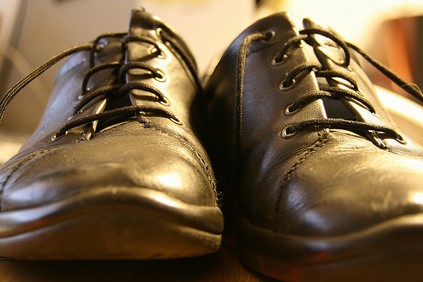 Cirer des chaussures