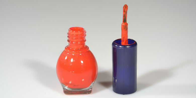 fluidifier <a class='liens_roses' href='/beaute/mains/faire-secher-vernis-plus-rapidement.html' >vernis</a> à ongles