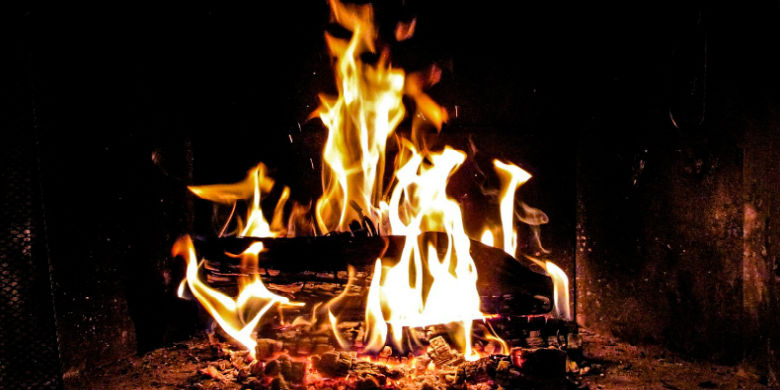 nettoyer vitre <a class='liens_roses' href='/entretien/nettoyage/nettoyer-insert-cheminee.html' >insert</a> cheminée