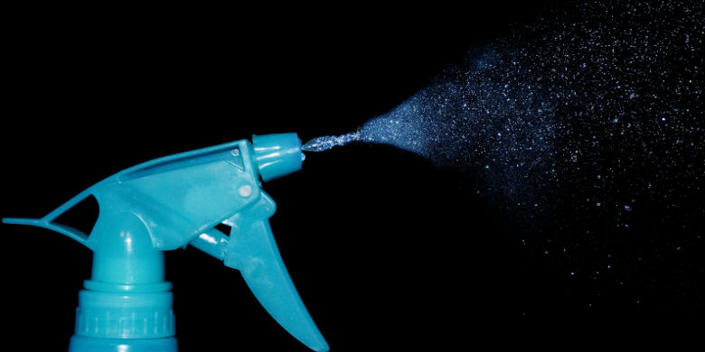 Supprimer les traces de moisissure sur un mur